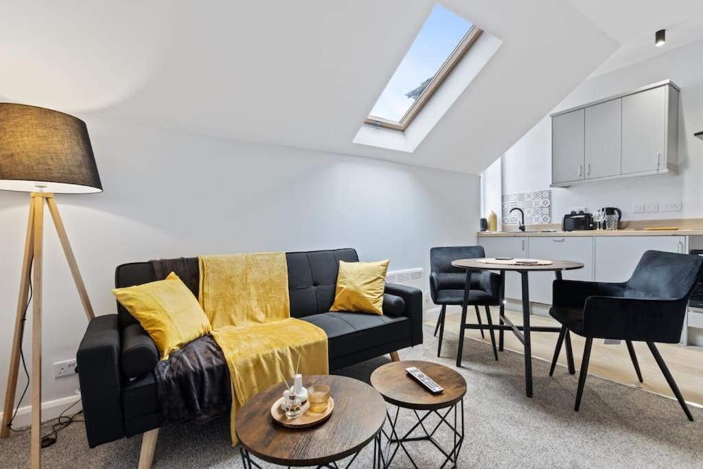 Modern Apartment Free Off Road Parking King Bed Suite 9 Nottingham Exterior photo